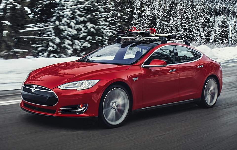 Tesla Model S op wintersport