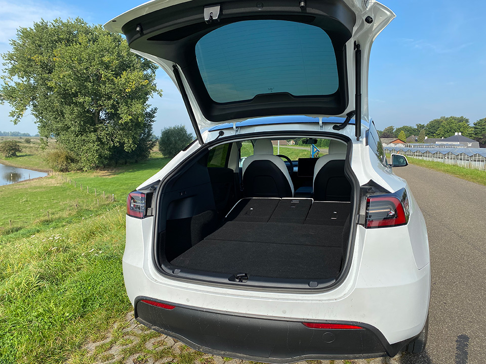 Tesla Model Y - achterbak