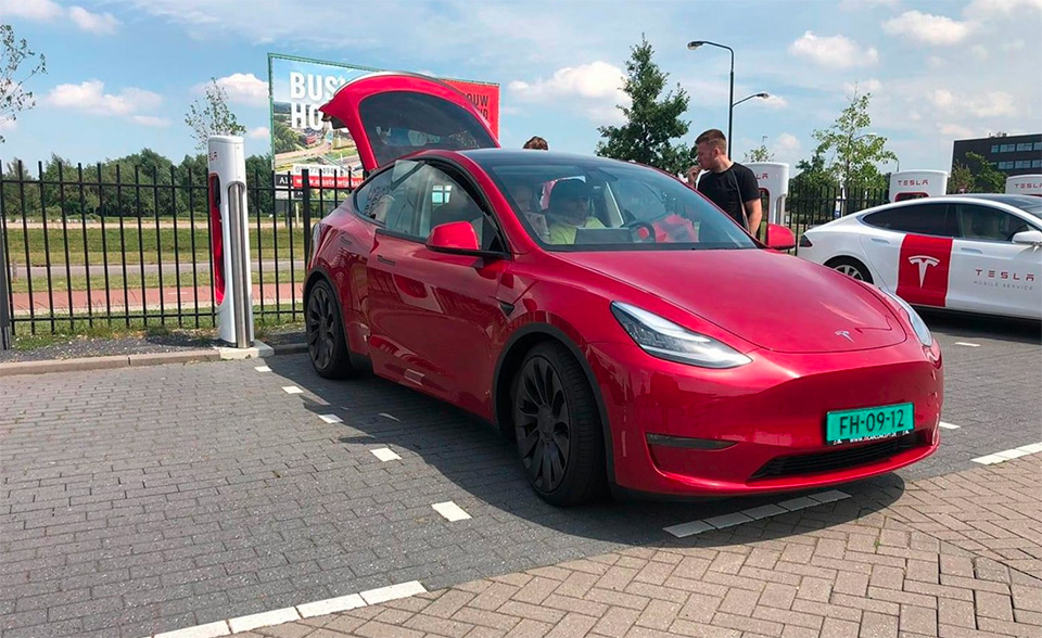 Tesla Model Y gespot in Nederland Teslafacts