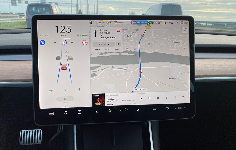 Tesla Model 3 - Autopilot
