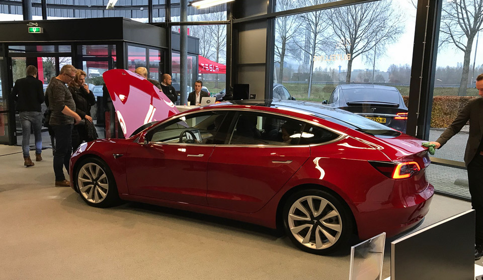Tesla Model 3 Multi Coat Red