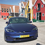 Tesla Model S (2023) review door Bright